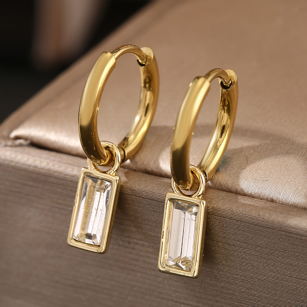 Elegant Vintage-Inspired Gold Teardrop Earrings